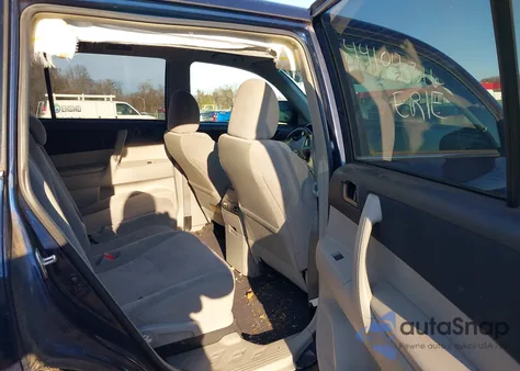 2011 Toyota Highlander Base V6 from USA, damaged, VIN 5TDZK3EH5BS032427